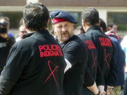 Los sindicatos de 'mossos', protestando contra los recortes.