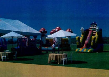 Fotografía incorporada al sumario de las carpas y los castillos hinchables de la fiesta de comunión.