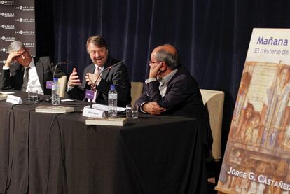 De izquierda a derecha, Javier Moreno, Jorge Castañeda y Jesús Ceberio, ayer en Madrid.
samuel sánchez