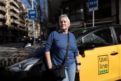 La taxista en Barcelona Miriam Martínez, de 58 años, el 21 de febrero.
