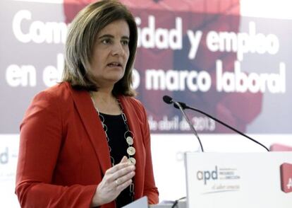 La ministra de Empleo, Fátima Báñez, durante su intervención en la inauguración de la jornada organizada por Adecco y APD.