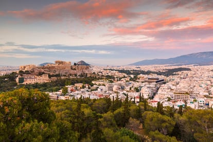 Vista de la Acrópolis y del centro de Atenas desde la colina de Filopapos.