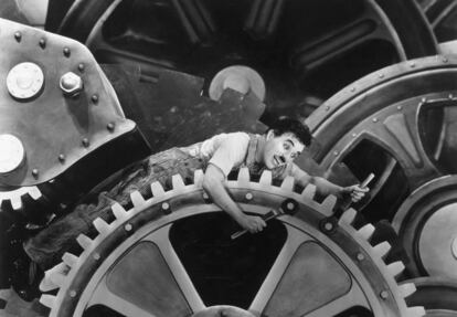 In the film ‘Modern Times’ (1936), Charles Chaplin warned about the dangers of machines in the workplace.