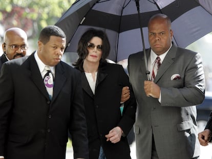 Michael Jackson arriving at a court in Santa Barbara, March 10, 2005.