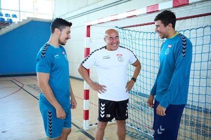 Álex, Talant y Dani, en el pabellón de Guarnizo (Cantabria), el pasado agosto.