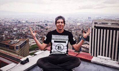 El Rubius en Bogotá, en una imagen publicada en su cuenta de Twitter.