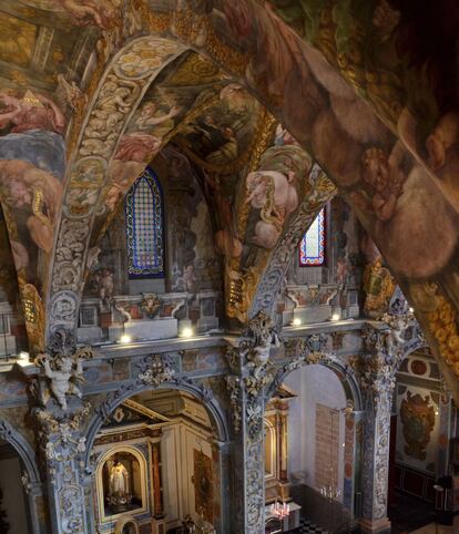 La parroquia une en su interior los estilos gótico y barroco