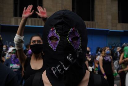 Los contingentes lograron avanzar por la calle 5 de mayo hasta ingresar a la plaza del Zócalo.