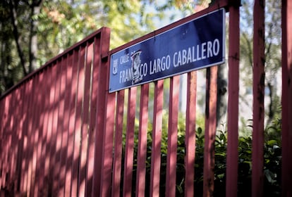 Placa de la calle Largo Caballero, en Madrid (España), a 30 de septiembre de 2020.