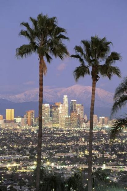 Vista del Downtown de Los Ángeles y el monte Baldy desde Baldwin Hills.