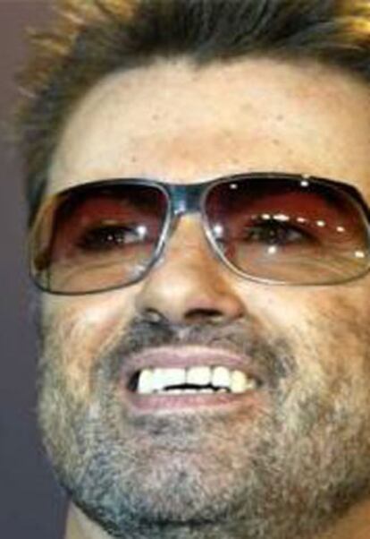 George Michael ha sido alertado por la policía por portar cannabis.