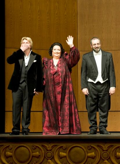 La soprano Montserrat Caballé ofreció un concierto en el Liceo ayer lunes acompañada del tenor ruso Nikolai Baskov (izquierda) y el pianista argentino Manuel Burgueras (derecha).