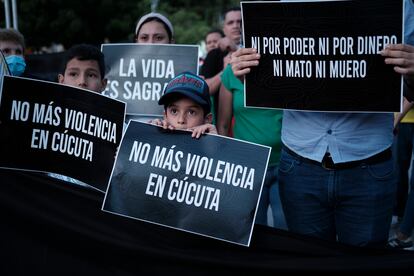 Habitantes de Cúcuta durante una manifestación para exigir alto a la violencia.