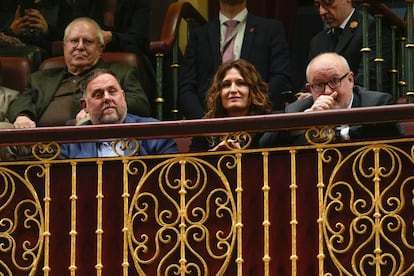 El presidente de Esquerra Republicana, Oriol Junqueras y la vicepresidenta catalana, Laura Vilagrà, en el Congreso de los Diputados durante el debate la ley de amnistía.