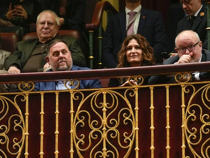 El presidente de Esquerra Republicana, Oriol Junqueras y la vicepresidenta catalana, Laura Vilagrà, en el Congreso de los Diputados durante el debate la ley de amnistía.