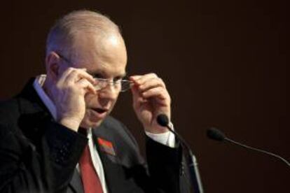 El ministro de Hacienda de Brasil, Guido Mantega, participa este 26 de agosto de 2013 en un encuentro con empresarios brasileños para discutir sobre cómo retomar el crecimiento económico del país en Sao Paulo (Brasil).