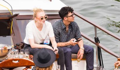 Joe Jonas y Sophie Turner, en París.