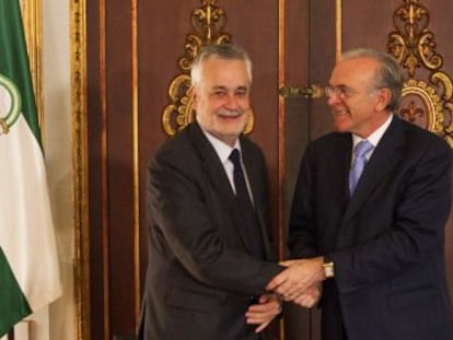 Griñán y Fainé se felicitan tras el acuerdo de esta mañana.