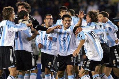 Los jugadores argentinos celebran su victoria sobre los brasileños y la clasificación para el Mundial.