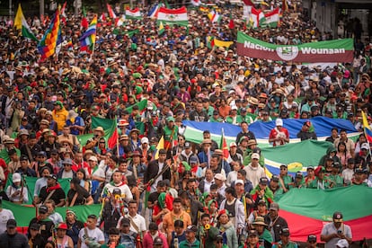 Comunidades indígenas marchan el día de trabajo en Bogotá, el pasado 1 de mayo