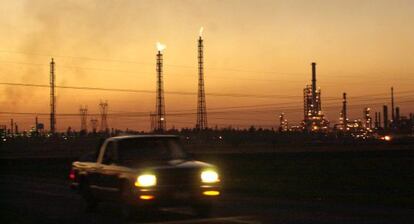 In the background, a refinery in Salamanca, Mexico.