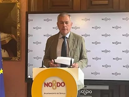 El alcalde de Sevilla, José Luis Sanz. durante una rueda de prensa en el Ayuntamiento. / EP