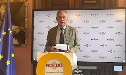 El alcalde de Sevilla, José Luis Sanz. durante una rueda de prensa en el Ayuntamiento. / EP