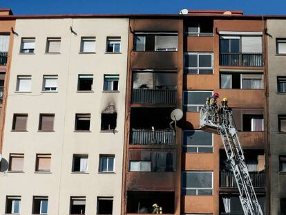 Edificio incendiado en Badalona en enero de 2019. 