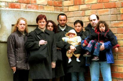 Leo, Paqui, Berta, Andrés, Sonia y Juan Carlos, de la familia Ramos, ayer en Cervera.