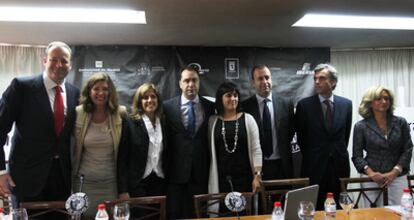 Representantes de las siete editoriales que han creado la plataforma Libranda, durante la presentación del proyecto en el Círculo de Bellas Artes de Madrid.