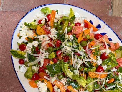 Tomate, fruta de hueso, hojas verdes y mucho sabor
