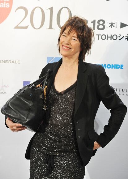 Jane BIrkin en 2010 en Tokio con un Birkin.