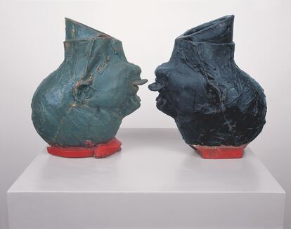 'Cabeza de Julie, cabeza de Julie bocabajo, lengua con lengua', de Bruce Nauman, 1990.