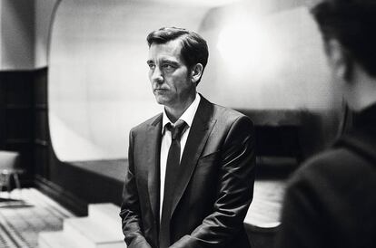 Incluso cuando pone cara de parroquiano de un bar (como en este caso, el corto que ha rodado con Sorrentino para Campari), Clive Owen luce algo especial.