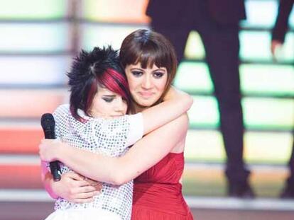 Angy (izquierda) y María, en la final de <i>Factor X.</i>