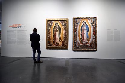 Dos versiones de la virgen de Guadalupe abren la exposición 'Archivo del mundo', en el LACMA