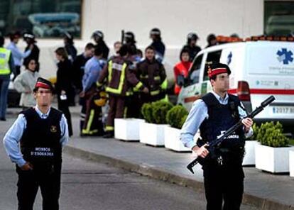 Despliegue policial en la cárcel de Quatre Camins (Barcelona) durante el motín de presos del pasado mes de abril por el endurecimiento legal del régimen carcelario.