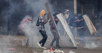 Enfrentamientos durante la marcha en Caracas.