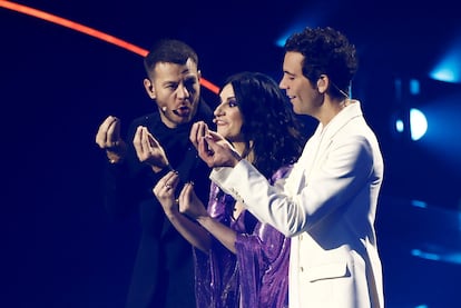 Los presentadores de Eurovision 2022, Alessandro Cattelan, Laura Pausini y Mika.