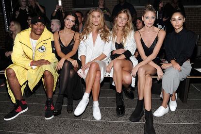 Westbrook, junto a Emily Ratajkowski, Constance Jablonski, Martha Hunt o Nina Agdal en el front row de DKNY en la NYFW.