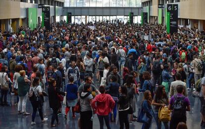 Opositores a las pruebas para educación del Gobierno vasco en Barakaldo, en junio.