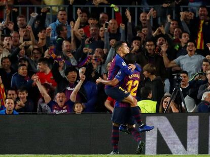 Coutinho e Rafinha comemoram o primeiro gol do Barcelona.