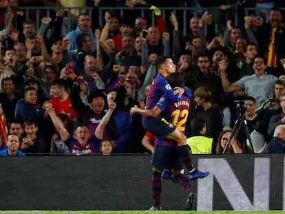 Coutinho e Rafinha comemoram o primeiro gol do Barcelona.