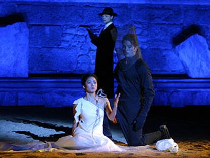 Momento de la representación de <i>Proserpina</i>, con Emma Suárez al fondo.