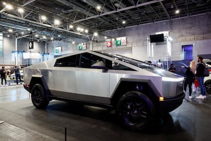 Un Cybertruck de Tesla, en el Salón del Automóvil de París de este mes.