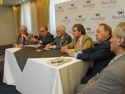 De izquierda a derecha, Alfredo Matus, José Moreno de Alba, Víctor García de la Concha, César Antonio Molina, Umberto López Morales y Álex Grijelmo.