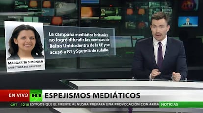 El periodista Semión Sénderov durante un noticiero del canal en español RT.