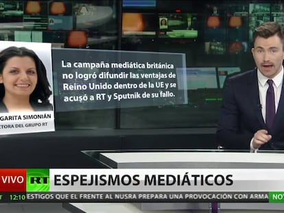 El periodista Semión Sénderov durante un noticiero del canal en español RT.