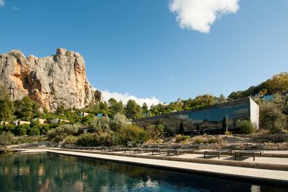 Panorámica de la piscina dentro del complejo de Vivood.