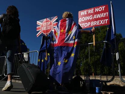 Em foto, protesto contra a suspensão do Parlamento, nesta quinta-feira em Londres